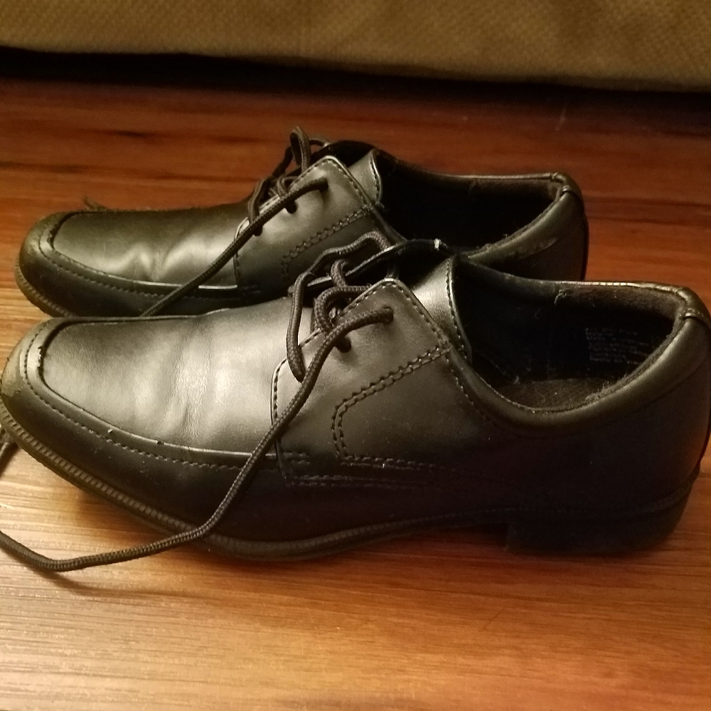 Boys' Dress Shoes (size 2)